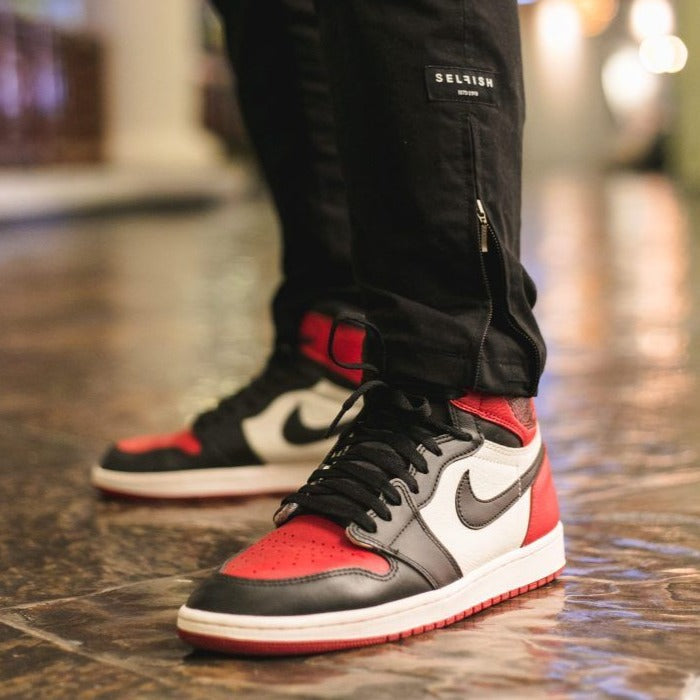 AIR JORDAN 1 Retro ‘BRED TOE’